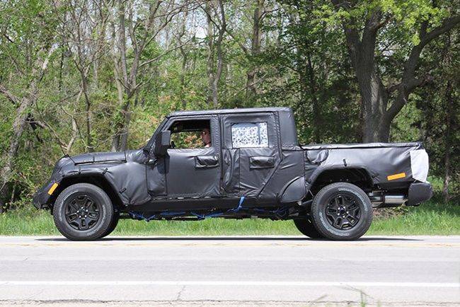 Produksi Jeep Wrangler Pikap Dimulai April 2019