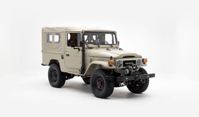 2017/11/1981-FJ43-103467-Dune-Beige-Matte-LLF-179-SEMA-2017-Studio_001.jpg