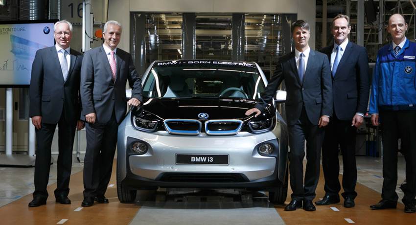 Mobil Listrik BMW i3 Capai Produksi 100 Ribu Unit