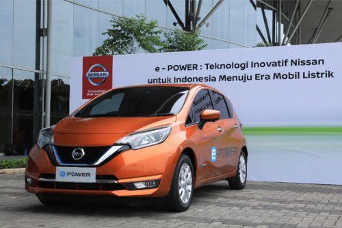 Mencoba Mobil Listrik Pertama Nissan di Indonesia