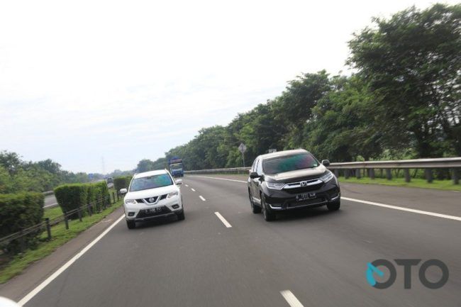 Comparison Test: Honda CR-V Turbo vs Nissan X-Trail Hybrid (Part-3) Comparison Test: Honda CR-V Turbo vs Nissan X-Trail Hybrid (Part-3)