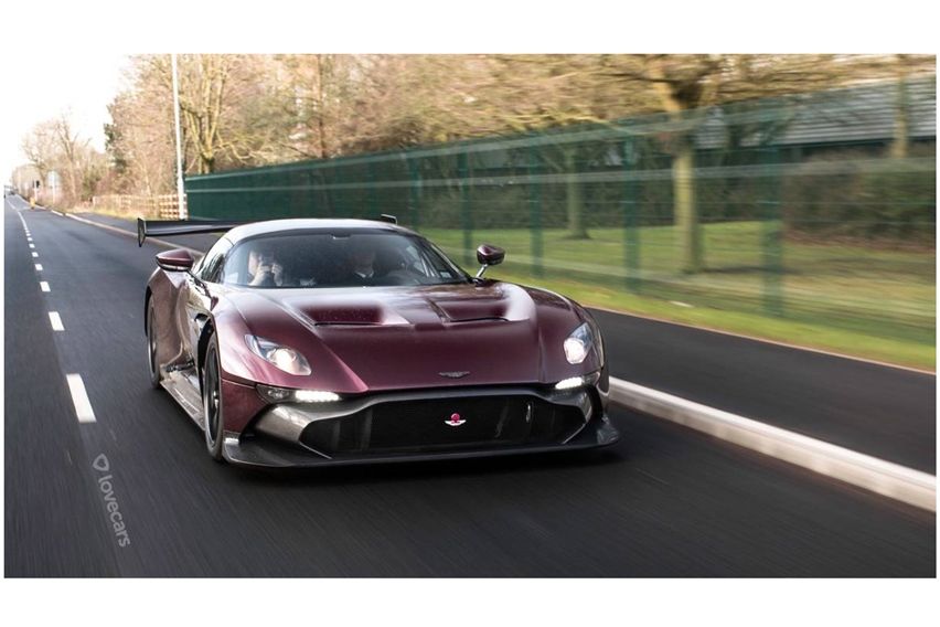 Lihat Nih! Aston Martin Vulcan Di Jalan Raya