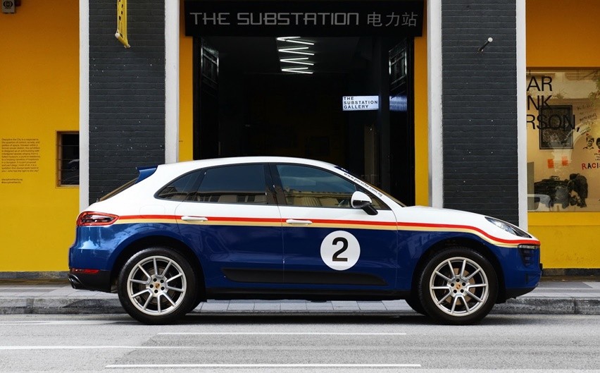 Porsche Macan livery balap
