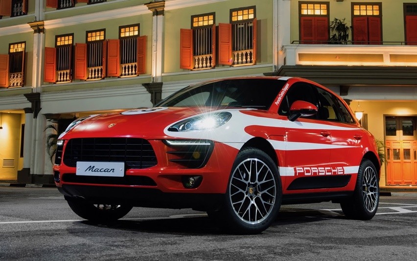 Porsche Macan livery balap