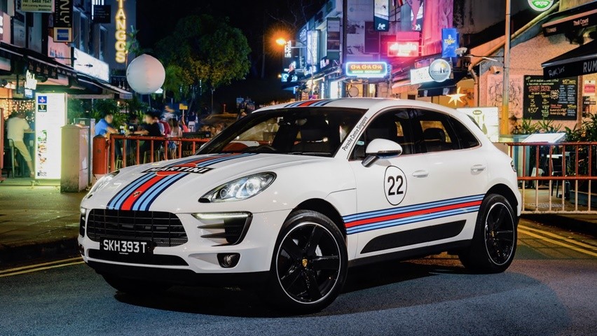 Porsche Macan livery balap