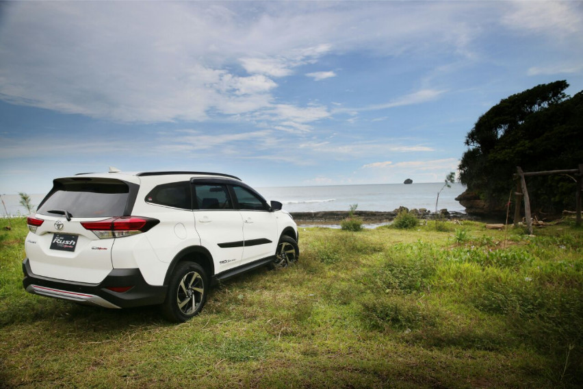 Test drive Toyota Rush 2018