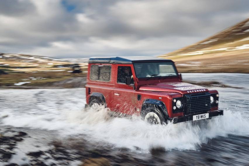 Land Rover Luncurkan Defender Bermesin V8