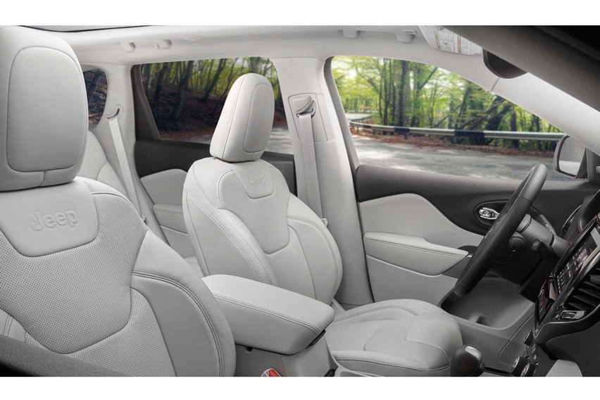 interior jeep cherokee
