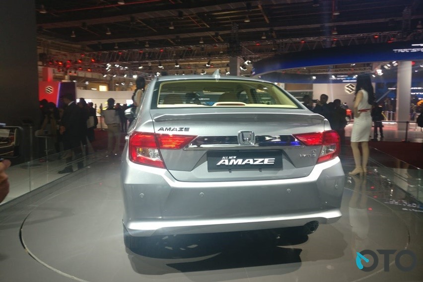 bagian belakang amaze