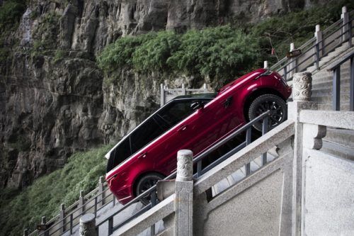 Range Rover Sport PHEV Unjuk Kemampuan di Dragon Challenge