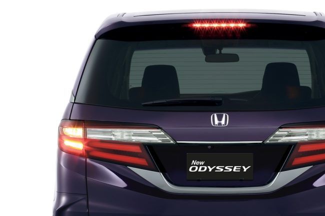 Honda Odyssey VS Toyota Alphard Bekas: Tetap Alphard Honda Odyssey VS Toyota Alphard Bekas: Tetap Alphard