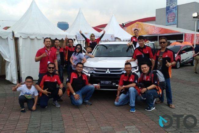 IIMS 2021 Ratusan Anggota Komunitas  Jajal Mobil Listrik  