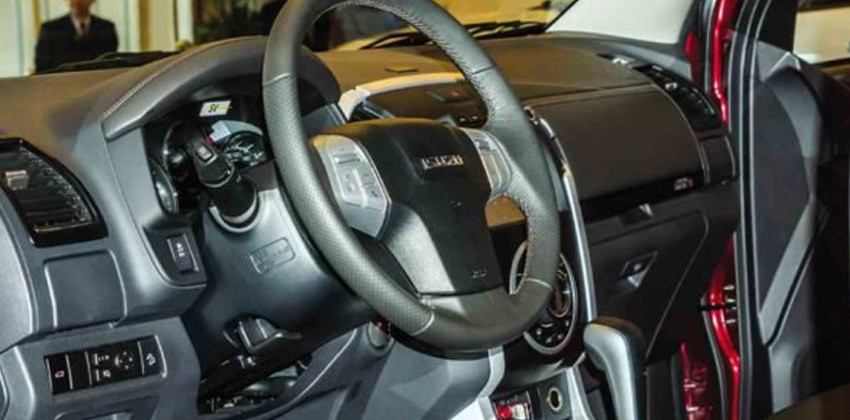 Isuzu mu-X Cabin