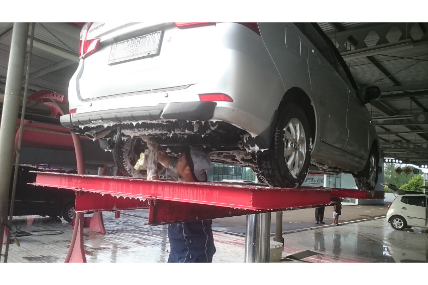 cuci mobil hidrolik untuk bersihkan area kolong