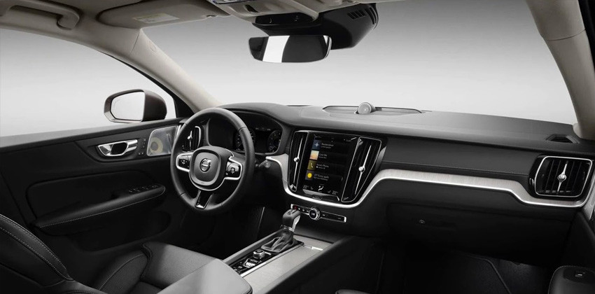 2019 Volvo S60 interior