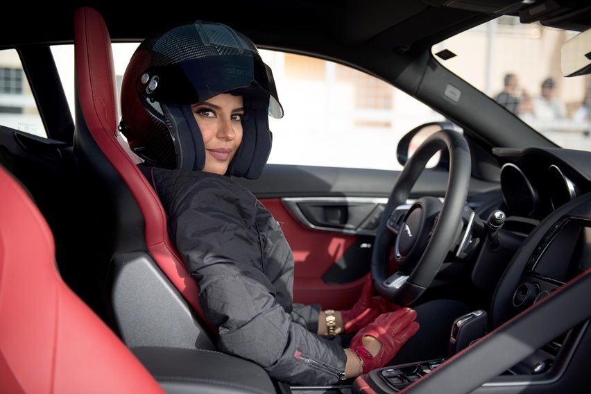 Larangan Wanita Mengemudi Dicabut, Aseel Al Hamad Geber Formula 1