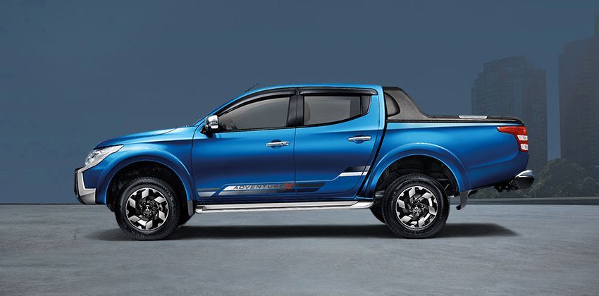 Mitsubishi Triton Side