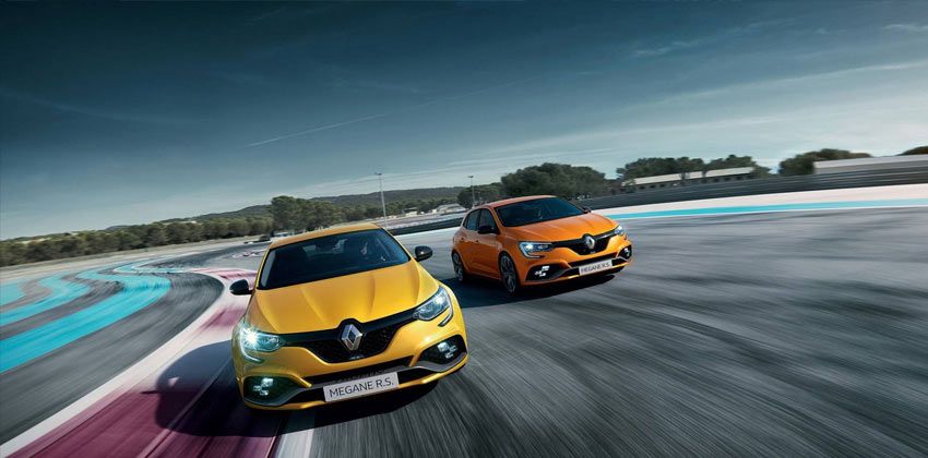 Renault Megane RS Trophy on track
