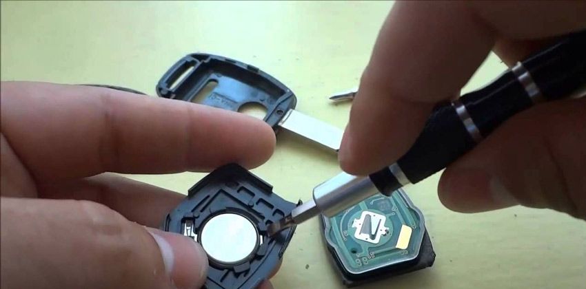 replacing car key battery