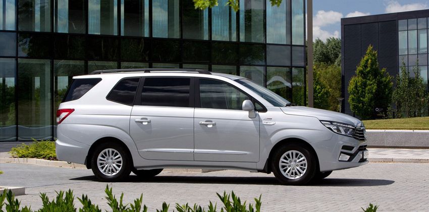 2018 SsangYong Rodius side