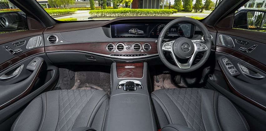 2018 Mercedes-Benz S-Class Maybach S 560 interior dashboard