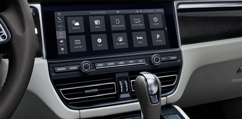 New Porsche Macan display