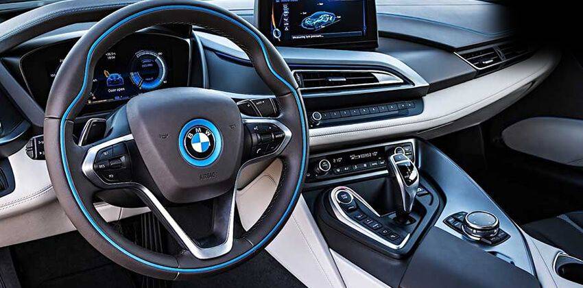 BMW i8 or Tesla Model S - The better electric car