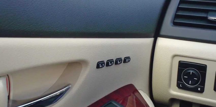 Power adjustable front seat with memory function