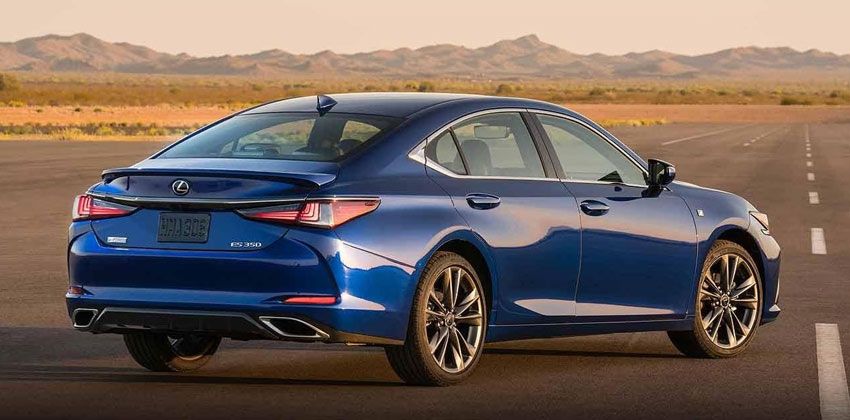 2019 Lexus ES rear