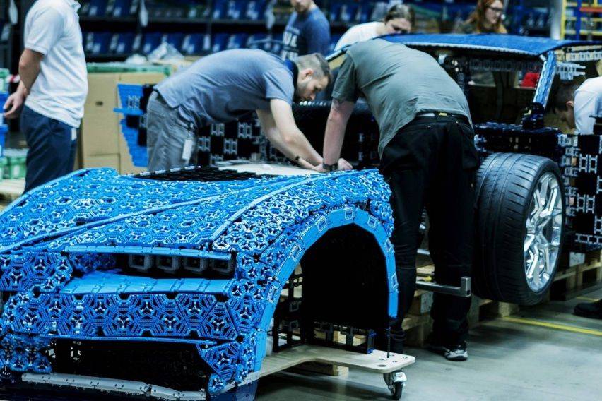 Lego Bikin Bugatti Chiron Versi Elektrik