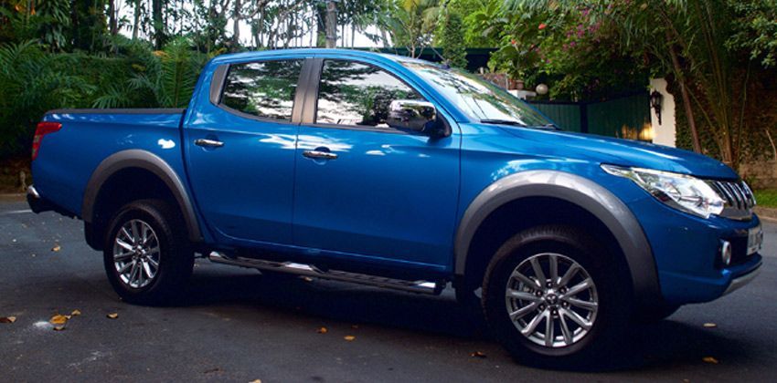 Mitsubishi Strada Side