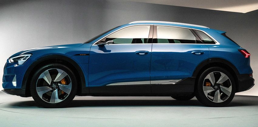 Audi e-tron side