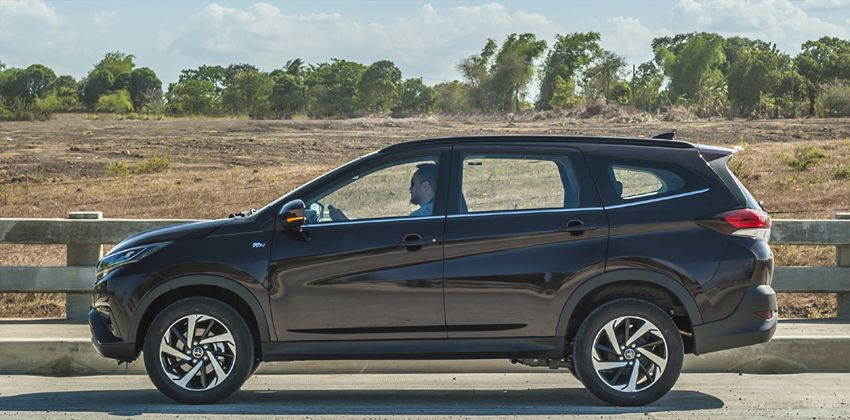 2018 Toyota Rush side