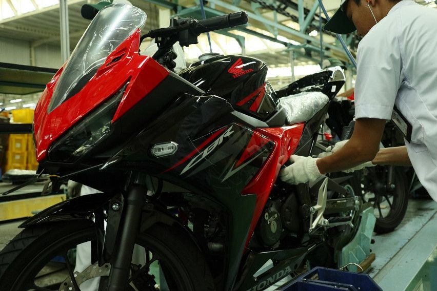 Honda CBR150R Terbaru Meluncur Tambah Fitur Rem ABS