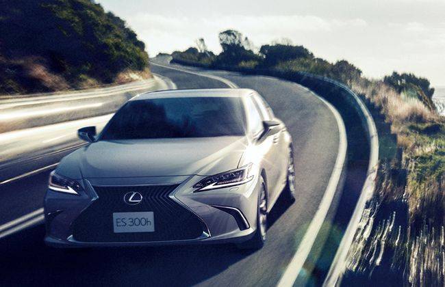 2019 Lexus ES300h reaches Japan, features world’s first side-view camera