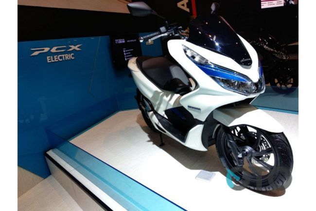 2018/10/Imos-2018-Honda-PCX-Elektrik-3.jpg