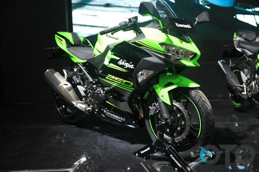 Perbandingan Kawasaki Ninja 250 2019 dan Yamaha R25
