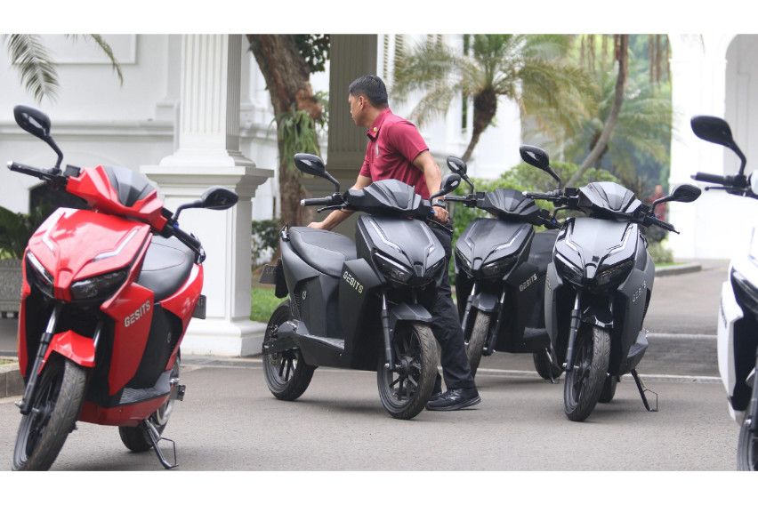 motor listrik gesits di istana presiden.