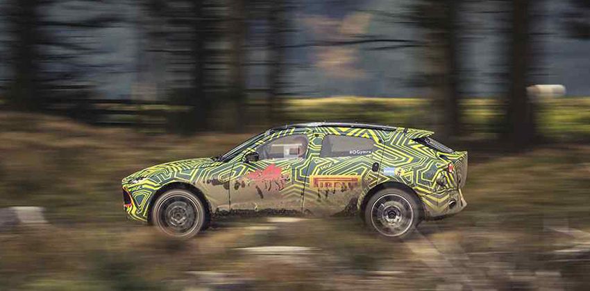 Aston Martin DBX Side