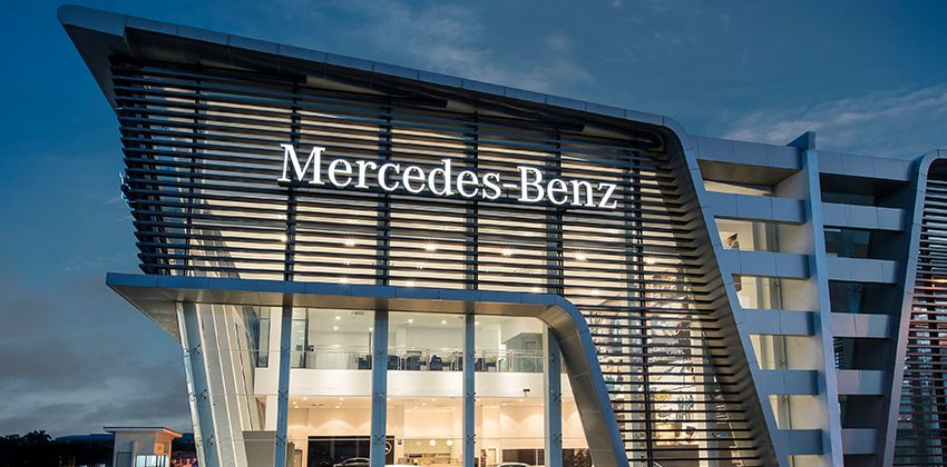 Mercedes-Benz Autohaus Showroom Front