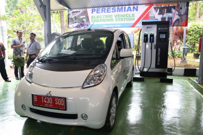 2018/12/BPPT-SPBU-Listrik-Pengisian-Mobil-Listrik-Mitsubishi-Miev-2.jpg