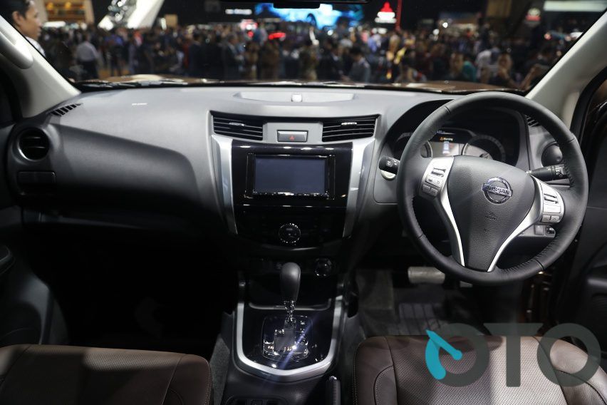 Interior Nissan Terra VL