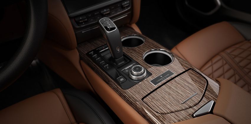 All-new UX200 central tunnal