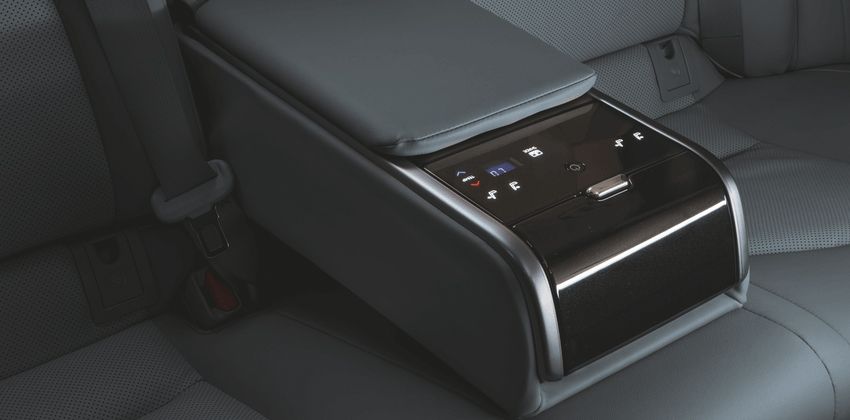 2019 Toyota Camry armrest
