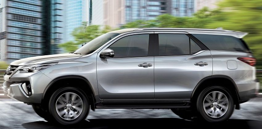 Toyota Fortuner Side