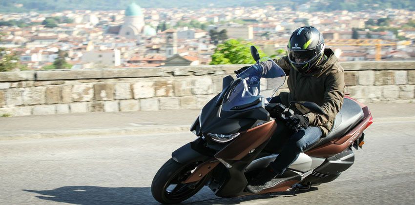 YAMAHA XMAX