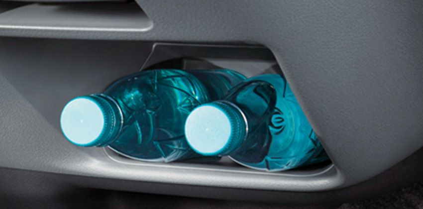 Nissan NV350 Urvan storage area