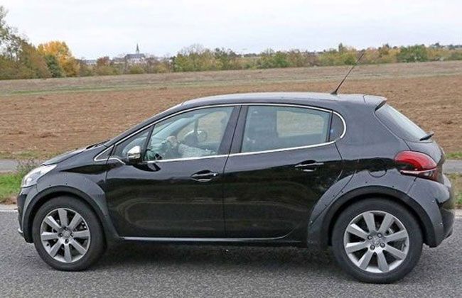 Peugeot 1008 spotted testing again, debut imminent