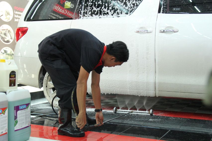 Ilustrasi cuci mobil