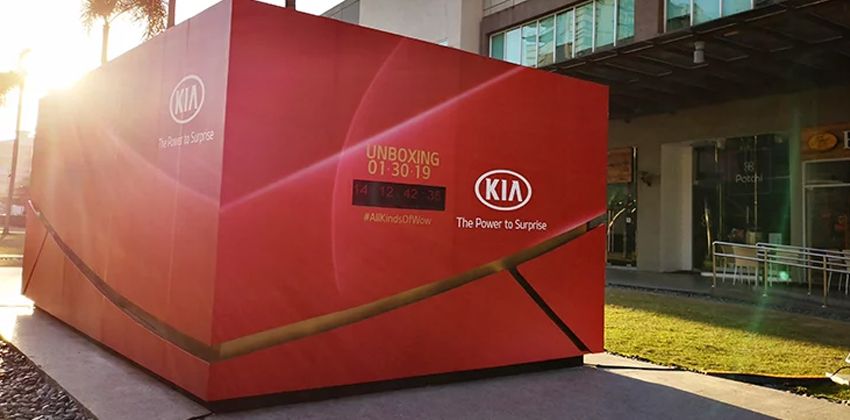 Kia mysterious red box at Bonifacio High Street 